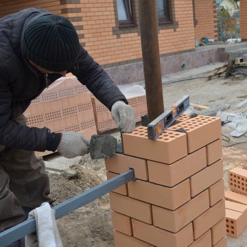 В доме по проекту Сирень достраивается забор